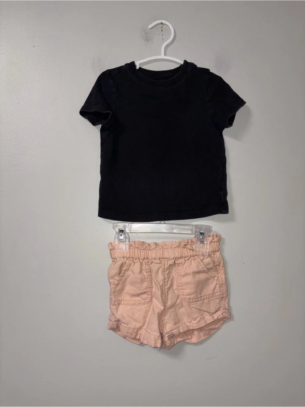 Old Navy Black Tee and Beige Orange Linen Blend Shorts 18-24M